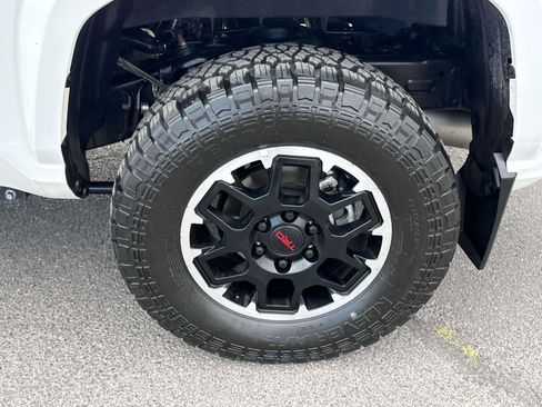 Used 2024 Toyota Tacoma SR5 AWD/4WD image 7