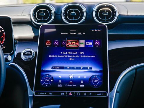 Used 2024 Mercedes-Benz GLC 300 image 13