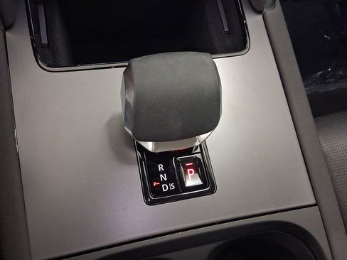 Certified 2025 Land Rover Discovery Sport Dynamic SE image 26