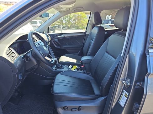 Used 2023 Volkswagen Tiguan SE FWD image 16
