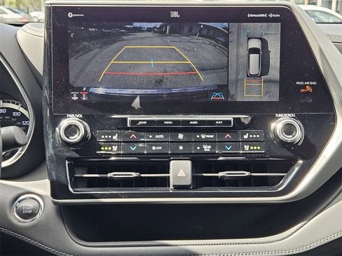 Used 2022 Toyota Highlander Platinum image 18