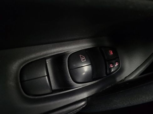 Used 2020 Nissan Rogue S image 27