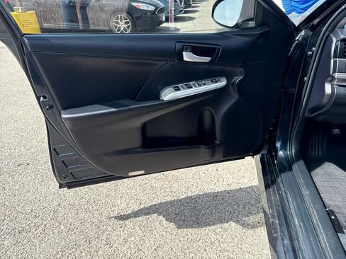 Used 2014 Toyota Camry SE image 12