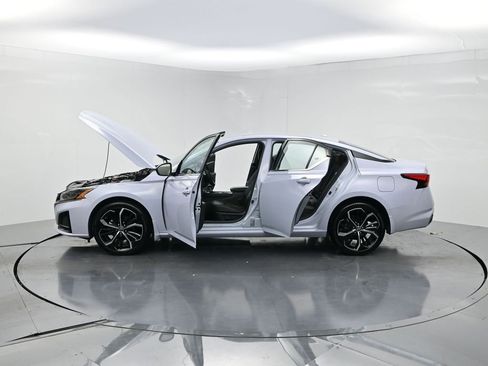 Used 2025 Nissan Altima 2.5 SR AWD/4WD image 28