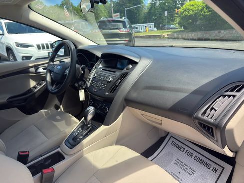 Used 2016 Ford Focus SE FWD image 23