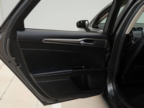 Used 2019 Ford Fusion SEL FWD image 25