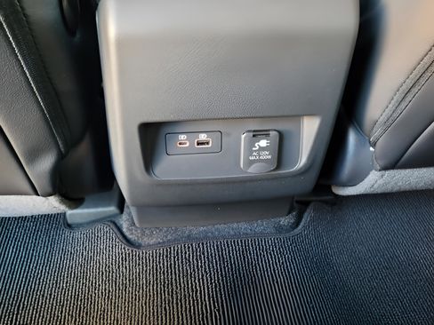 Used 2024 Nissan Frontier SL w/ Technology Package image 11