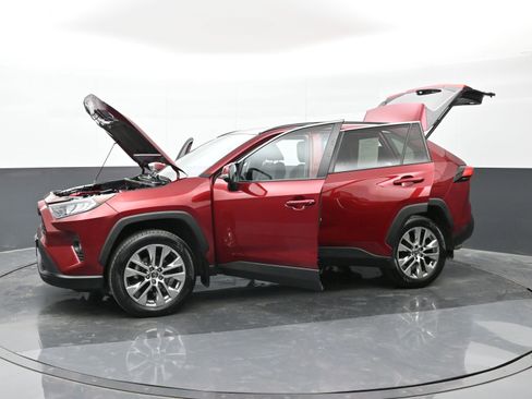 Used 2021 Toyota RAV4 XLE Premium image 48