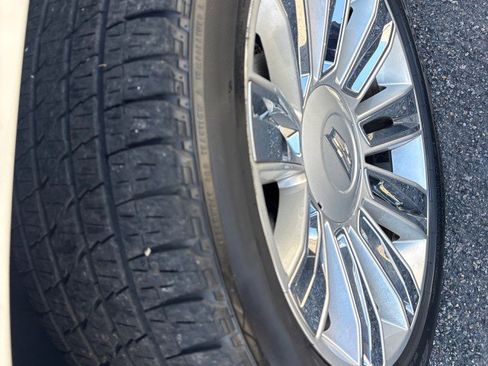 Used 2017 Cadillac Escalade Platinum AWD/4WD image 9