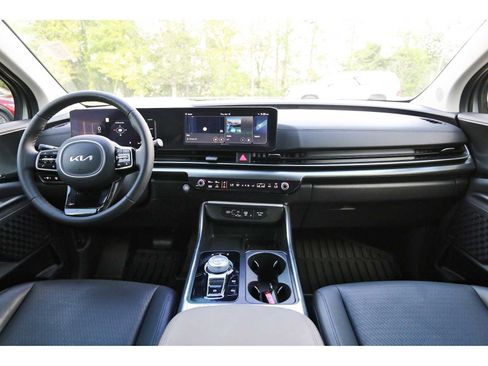 Used 2025 Kia Carnival SX Prestige image 7