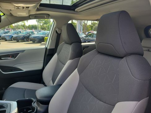 Certified 2025 Toyota RAV4 XLE w/ Convenience Package FWD image 22