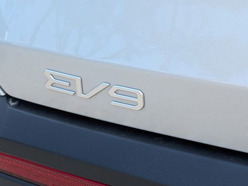 Used 2026 Kia EV9 Wind image 17