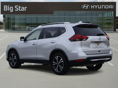 Used 2020 Nissan Rogue SV w/ Premium Package image 3