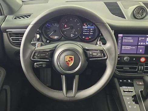 Certified 2026 Porsche Macan AWD/4WD image 28