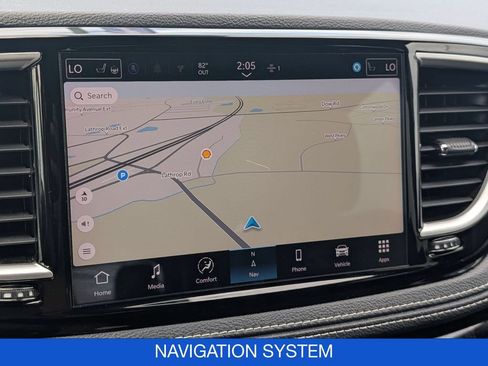 Used 2024 Chrysler Pacifica Limited FWD image 24