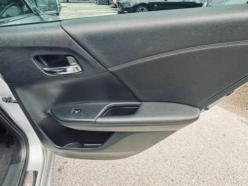 Used 2017 Honda Accord EX-L image 13