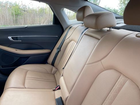 Used 2023 Hyundai Sonata Limited w/ Cargo Package FWD image 9