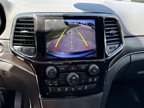 Used 2021 Jeep Grand Cherokee Limited w/ Luxury Group II image 9