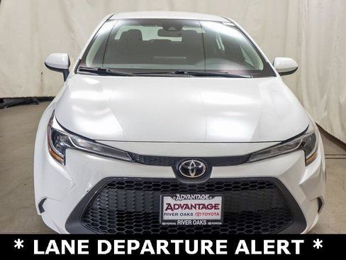 Certified 2022 Toyota Corolla LE FWD image 3