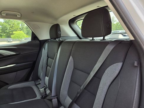 Used 2023 Chevrolet TrailBlazer LS AWD/4WD image 28