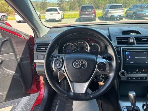 Used 2014 Toyota Camry SE image 3