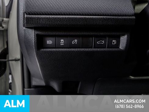 Used 2025 Toyota Camry SE image 29