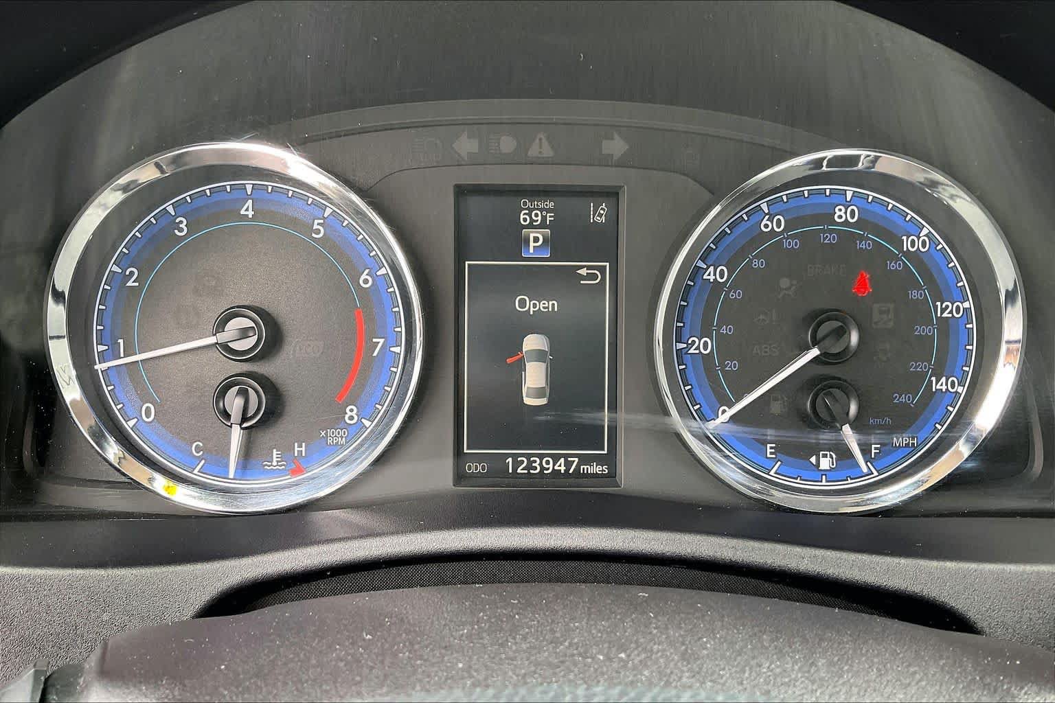 Used 2017 Toyota Corolla SE w/ Carpet Mat Package (TMS) FWD image 24