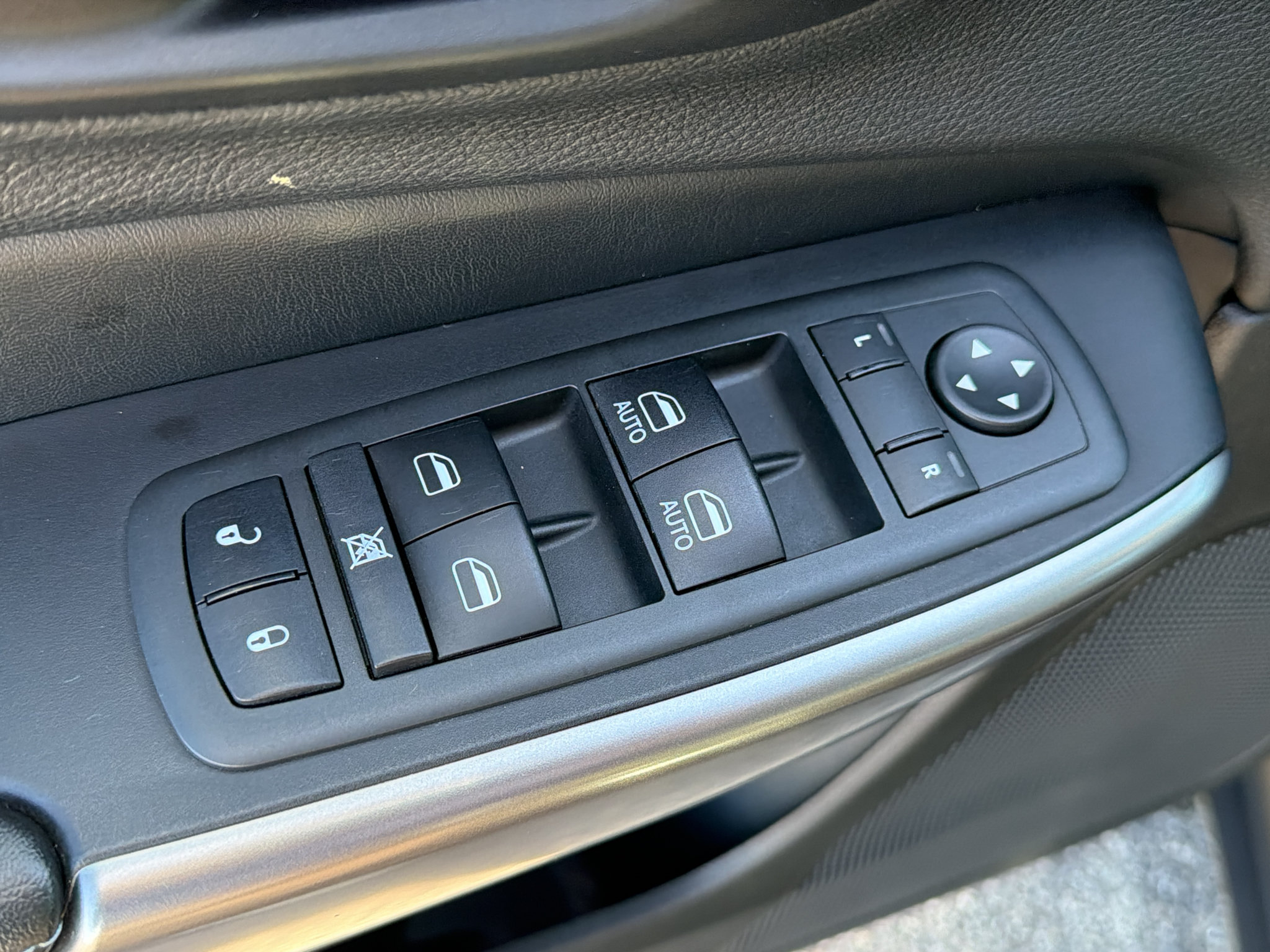 Used 2020 Jeep Cherokee Latitude Plus w/ Cold Weather Group AWD/4WD image 12