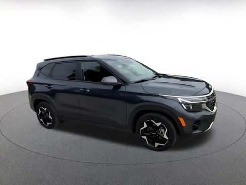 Used 2025 Kia Seltos S FWD image 2