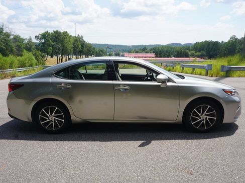 Used 2016 Lexus ES 350 w/ Premium Package w/Wood Trim FWD image 19