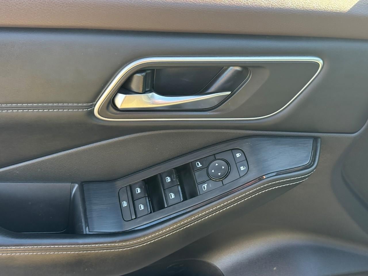 Used 2021 Nissan Rogue SV w/ Premium Package AWD/4WD image 17