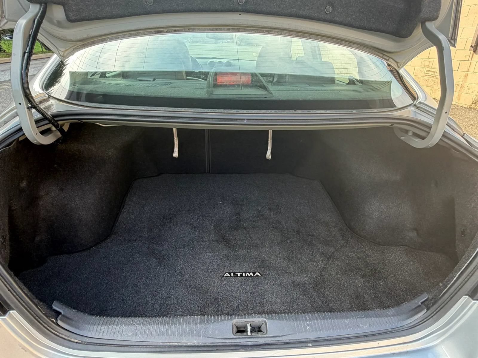 Used 2010 Nissan Altima 2.5 SL w/ SL Pkg FWD image 9