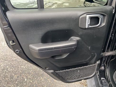 Used 2021 Jeep Gladiator Sport image 19