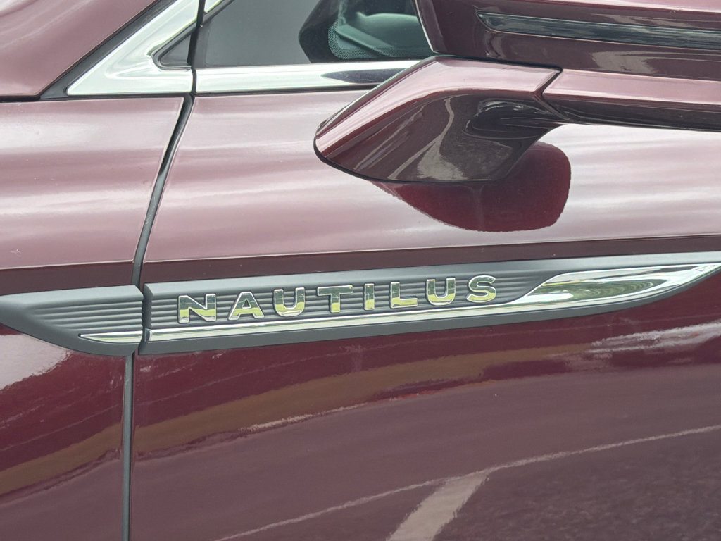 Used 2023 Lincoln Nautilus AWD w/ Premium Package image 16