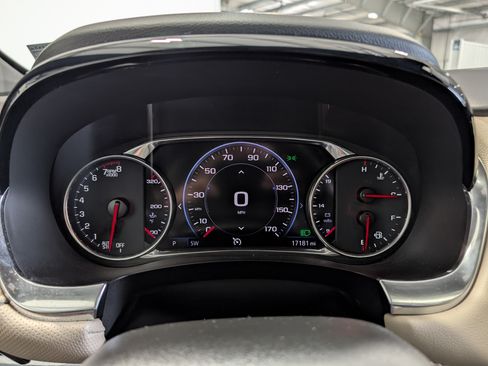 Used 2023 Chevrolet Traverse Premier FWD image 20