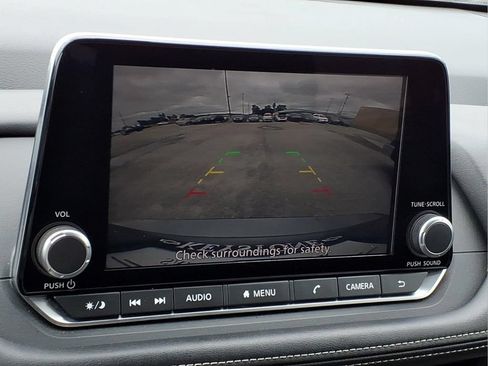 Used 2025 Nissan Rogue SV FWD image 14