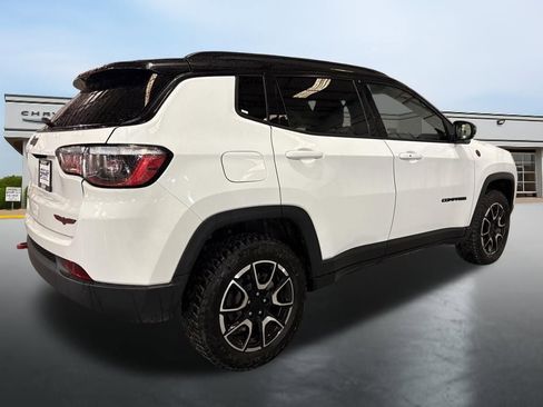 Used 2024 Jeep Compass Trailhawk image 5