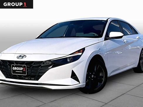 Used 2022 Hyundai Elantra SEL w/ Cargo Package FWD image 1