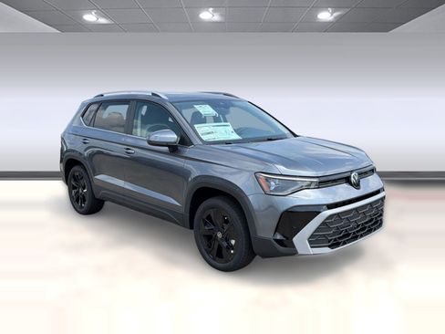 New 2026 Volkswagen Taos SE FWD image 7