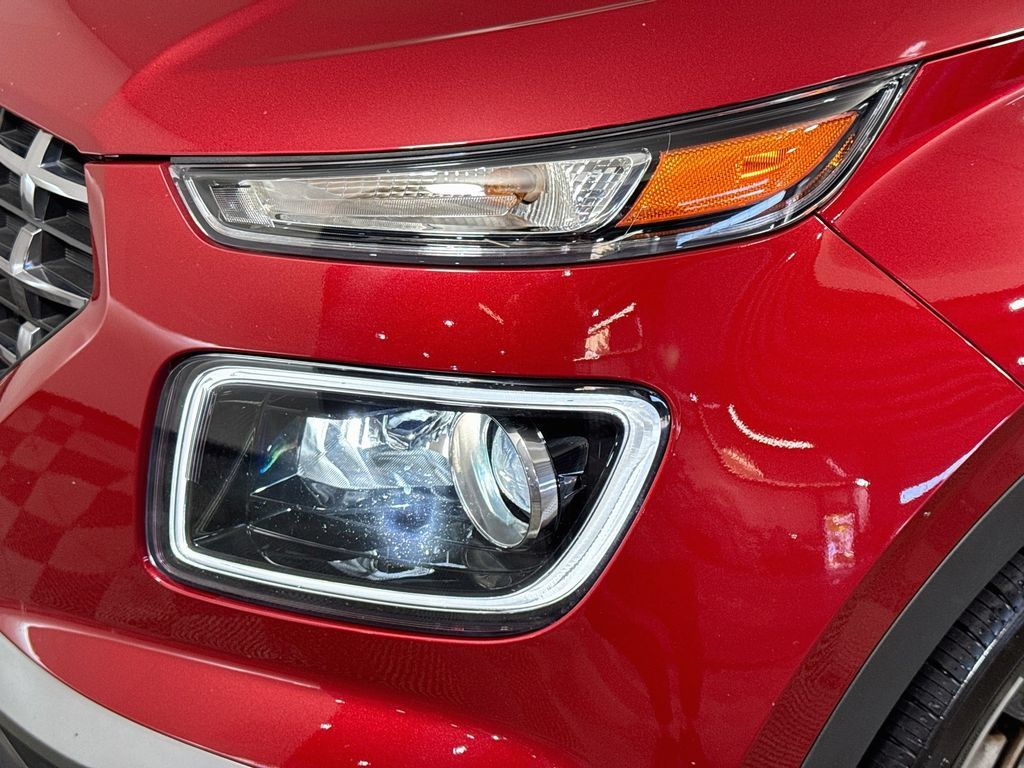 Used 2024 Hyundai Venue Limited FWD image 3