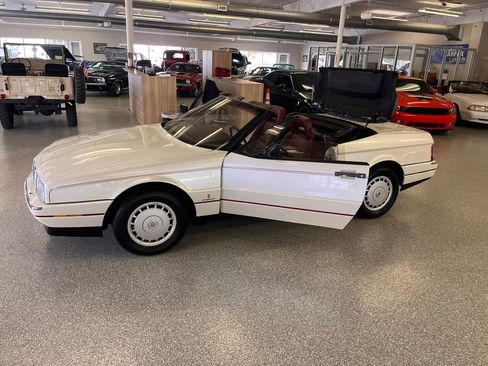 Used 1987 Cadillac Allante image 10