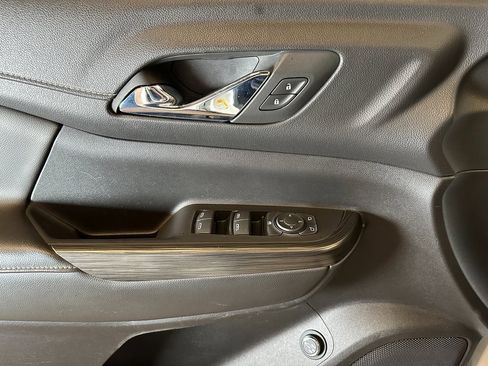 Used 2023 GMC Acadia SLT image 18