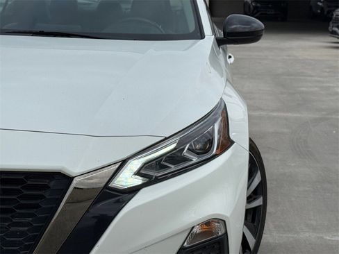 Used 2021 Nissan Altima 2.5 SR image 3