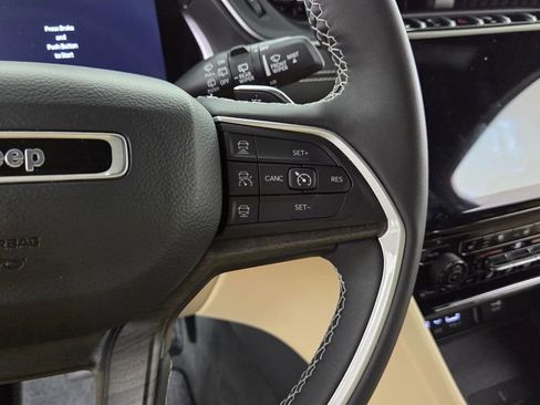 Used 2023 Jeep Grand Cherokee L Limited w/ Luxury Tech Group II image 20