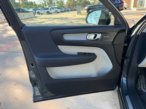Used 2026 Volvo XC40 B5 Ultra w/ Protection Package Premier AWD/4WD image 18