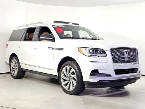 Used 2022 Lincoln Navigator Reserve image 4