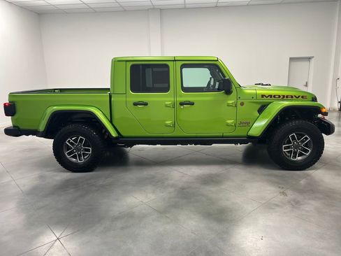 Used 2025 Jeep Gladiator Mojave w/ Convenience Group AWD/4WD image 8