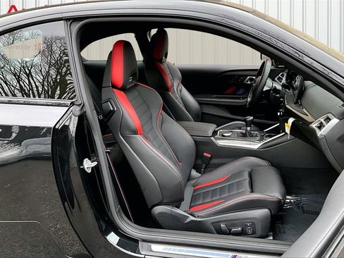 Used 2025 BMW M2 w/ Lighting Package image 28