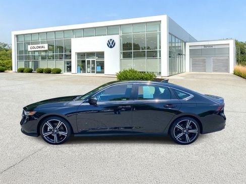Used 2025 Honda Accord Sport image 2