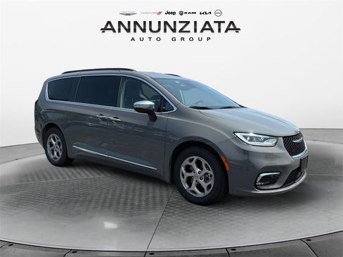 Certified 2023 Chrysler Pacifica Limited image 7